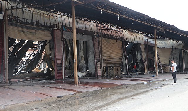 Sebze halinde 22 iş yerinin zarar gördüğü yangındaki hasar görüntülendi