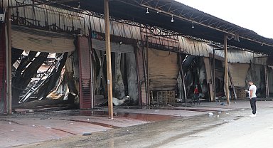 Sebze halinde 22 iş yerinin zarar gördüğü yangındaki hasar görüntülendi