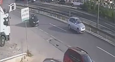 Silivri'de 4 aracın karıştığı zincirleme kaza kamerada: 3 yaralı