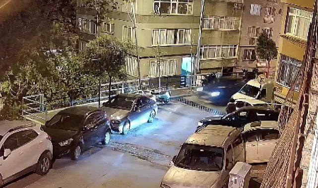 Şişli'de 'dur' ihtarına uymayan alkollü sürücü park halindeki araçlara çarptı