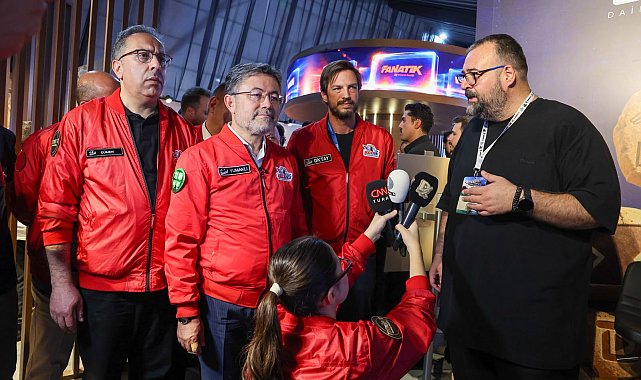 Tarım ve Orman Bakanı İbrahim Yumaklı, Demirören Medya'nın TEKNOFEST standını ziyaret etti