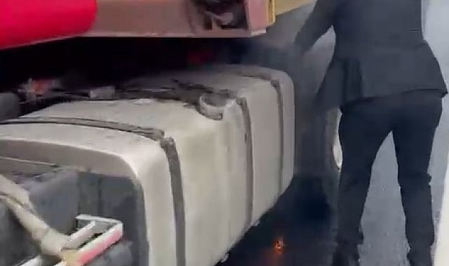 TIR'ın lastiklerinde çıkan yangına ilk müdahaleyi Yeni Parti ilçe başkanı yaptı
