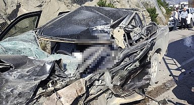 TIR'la kamyonet çarpıştı; 1 ölü, 3 yaralı