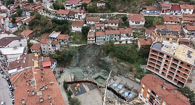 Tokat'ta yol çöktü, 2 katlı ev tahliye edildi