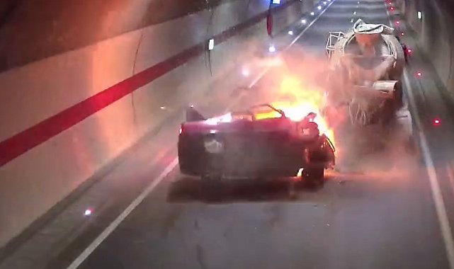 Tünelde beton mikserine çarpan otomobilin sürücüsü öldü
