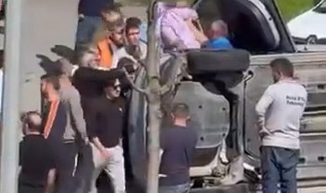 Tuzla'da otomobil ile hafif ticari araç çarpıştı: 2 yaralı