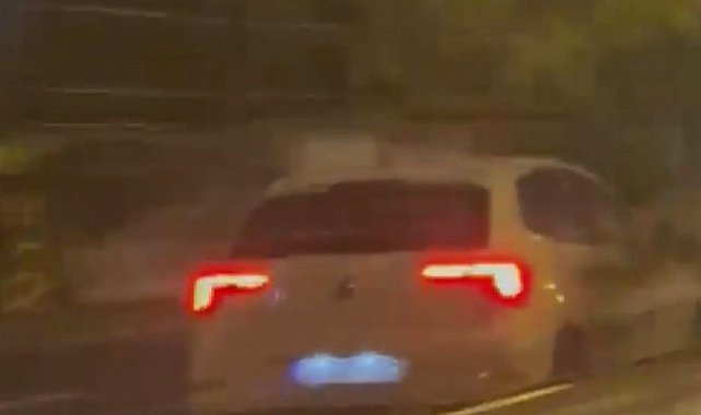 Üsküdar'da ters yönde ilerleyen otomobil kamerada