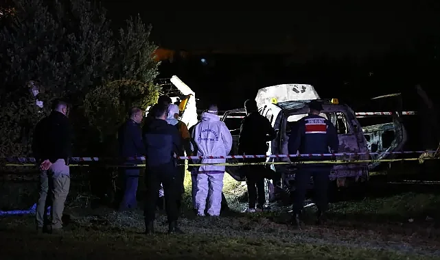 Yanan araçta ceset bulundu