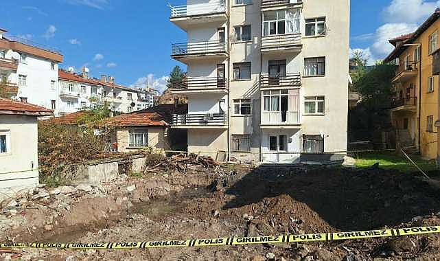 Yanan evin altından kemikler çıktı