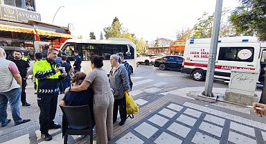 Yolcu minibüsünün çarptığı 2 kişi yaralandı